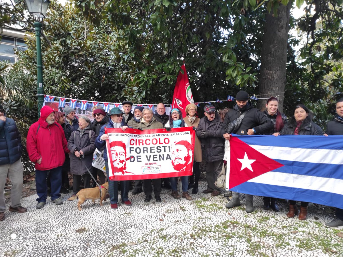 Cubanos residentes en diferentes países rinden tributo al Apóstol. #JuntosXCuba #MartiViveEntreNosotros #170Aniversario
