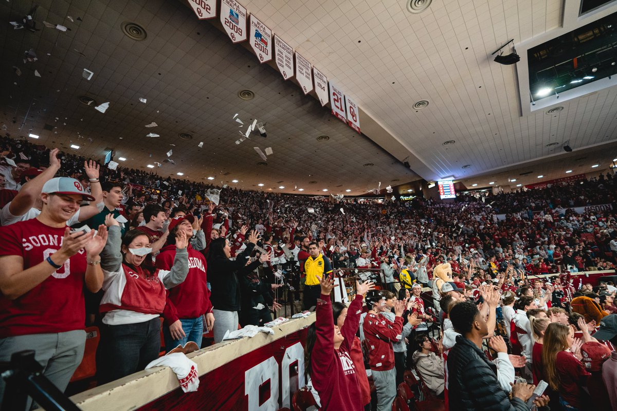OU_MBBall's tweet photo. 𝐃𝐢𝐟𝐟𝐞𝐫𝐞𝐧𝐜𝐞. 𝐌𝐚𝐤𝐞𝐫𝐬. https://t.co/MF8NpbmfgF