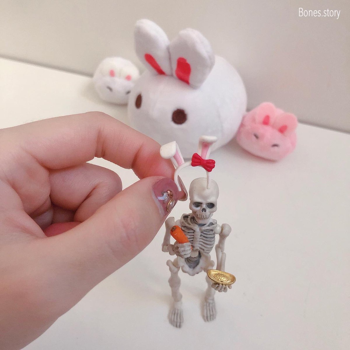 bones_story's tweet photo. (ෆ`꒳´ෆ)送個兔耳髮箍給小骷髏！
船長人偶居然可以被美圖濾鏡識別🤣
-
#骷髏劇場 #handmade #袖珍 #手作 #迷你 #微型 #微縮 #miniature #紙模型 #過年 #新年 #年假 #走春 #兔耳
#兔子 #うさぎ #DX15 #可動人偶 #傑克史派羅 #toyphoto #poseskeleton #toyphotography #骷髏人 #扭蛋 #轉蛋 #rement #模型 https://t.co/B5O1Cwdc2c