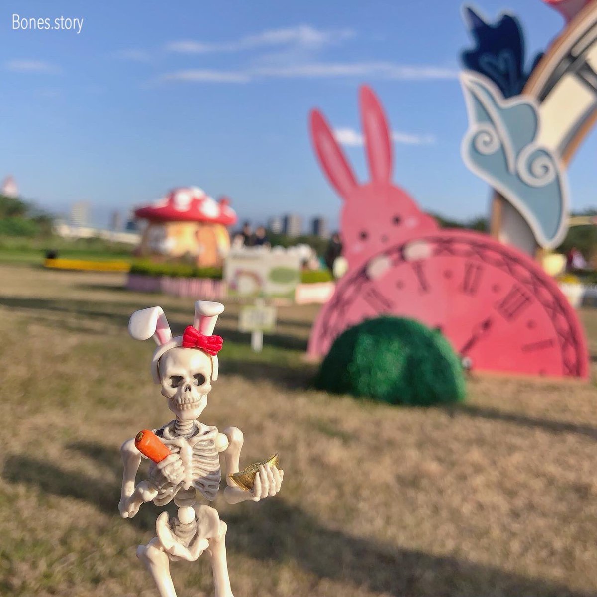 bones_story's tweet photo. (ෆ`꒳´ෆ)送個兔耳髮箍給小骷髏！
船長人偶居然可以被美圖濾鏡識別🤣
-
#骷髏劇場 #handmade #袖珍 #手作 #迷你 #微型 #微縮 #miniature #紙模型 #過年 #新年 #年假 #走春 #兔耳
#兔子 #うさぎ #DX15 #可動人偶 #傑克史派羅 #toyphoto #poseskeleton #toyphotography #骷髏人 #扭蛋 #轉蛋 #rement #模型 https://t.co/B5O1Cwdc2c