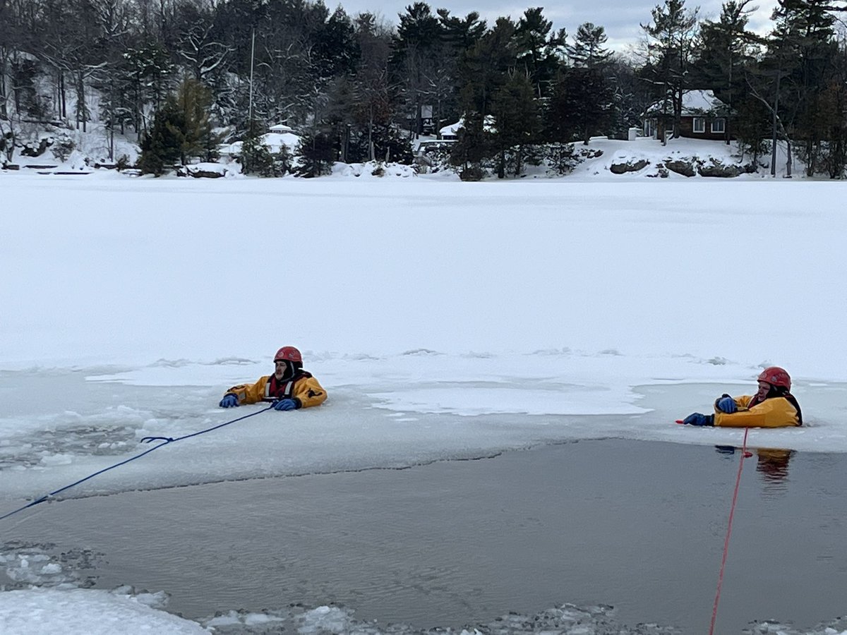 AthensFire's tweet image. Township of Athens firefighters hard at it honing their ice water rescue skills this morning. Thank you Lakeline lodge for letting us use your facilities!