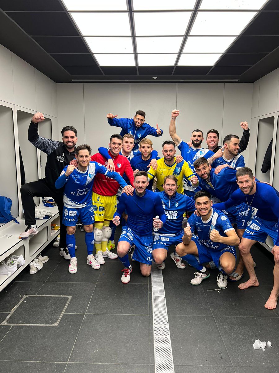 🔵⚪¡Por fiiiiin llegó la victoria que tanto se nos resistía...! Nos volvemos con un +3 de <a href="/CDXOTA/">OSASUNA MAGNA</a>
👉 Próximo sábado nueva final en la "Bombonera" 🆚 <a href="/JimbeeCartagena/">Jimbee Cartagena Costa Cálida ❤️🤍</a>
👉 Seguimos trabajando, seguimos el camino...
⚽ #Matamoros
⚽ <a href="/elgalle7/">Juan Rodriguez</a> 
⚽ <a href="/LopezAlvaro11/">Alvaro Lopez</a> 
#VamosManzanares💙