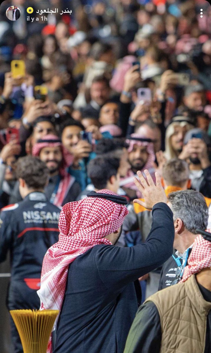 alhanouf's tweet photo. قائد كل المراحل .. وسيد كل التغييرات ..
أنت وحدك من اتكأت آمالنا على ظهرك.. 
أنت وحدك من رددنا في عهدك لا مستحيل كل شيء ممكن من أمنيات من تطلعات ومن ظروف 🇸🇦
فكان الجزاء منا على كل هذا العطاء  والتمكين والتغيير هذه الحظوة لك وحدك من المحبة والتقدير 🇸🇦
حبيب الشعب مع أبناء الشعب🇸🇦💚 https://t.co/fFLkWkW1W4