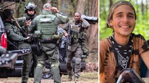 SDonziger's tweet photo. BREAKING: @theintercept now reports the number of climate activists in Georgia facing bogus "terrorism" charges has risen to 19. A vivid example of state repression to silence legitimate protest.
Upsetting that @ossoff and @SenatorWarnock remain silent.⤵️
https://t.co/sjxBWAnMmM https://t.co/L9aVHTLmWW