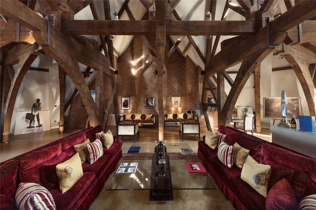 ianvisits's tweet image. Flat for sale at the top of the St Pancras station building.

BRB - just buying some lottery tickets.

zoopla.co.uk/for-sale/detai…