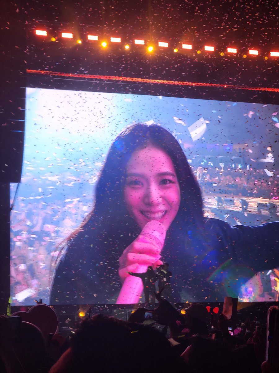 lynneliew_'s tweet photo. My life is complete 😭
She is literally the most adorable human being ever and also yall, pictures don't do justice. I was shocked to see how fucking beautiful she is in person!!! 😭 
Saranghae, jisoo. 🥺🤏🏻🖤💗
#BORNPINKinAbuDhabi 
#BLACKPINKInAbuDhabi
#JISOO https://t.co/nUFH4sDPtD