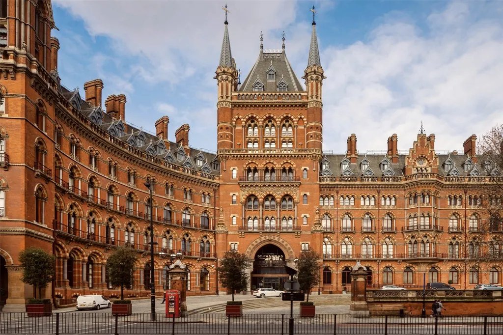 Flat for sale at the top of the St Pancras station building.

BRB - just buying some lottery tickets.

zoopla.co.uk/for-sale/detai…