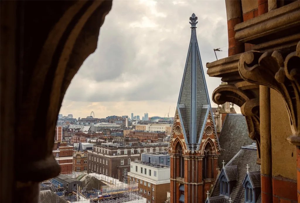 ianvisits's tweet image. Flat for sale at the top of the St Pancras station building.

BRB - just buying some lottery tickets.

zoopla.co.uk/for-sale/detai…