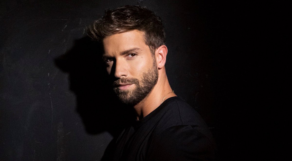 Formula_Music's tweet photo. ¡DIFÍCIL!
¿Con cuál de estos cantautores te quedas?
🔃 SEBASTIÁN YATRA 
❤️ PABLO ALBORÁN https://t.co/7c1vt8EGo4
