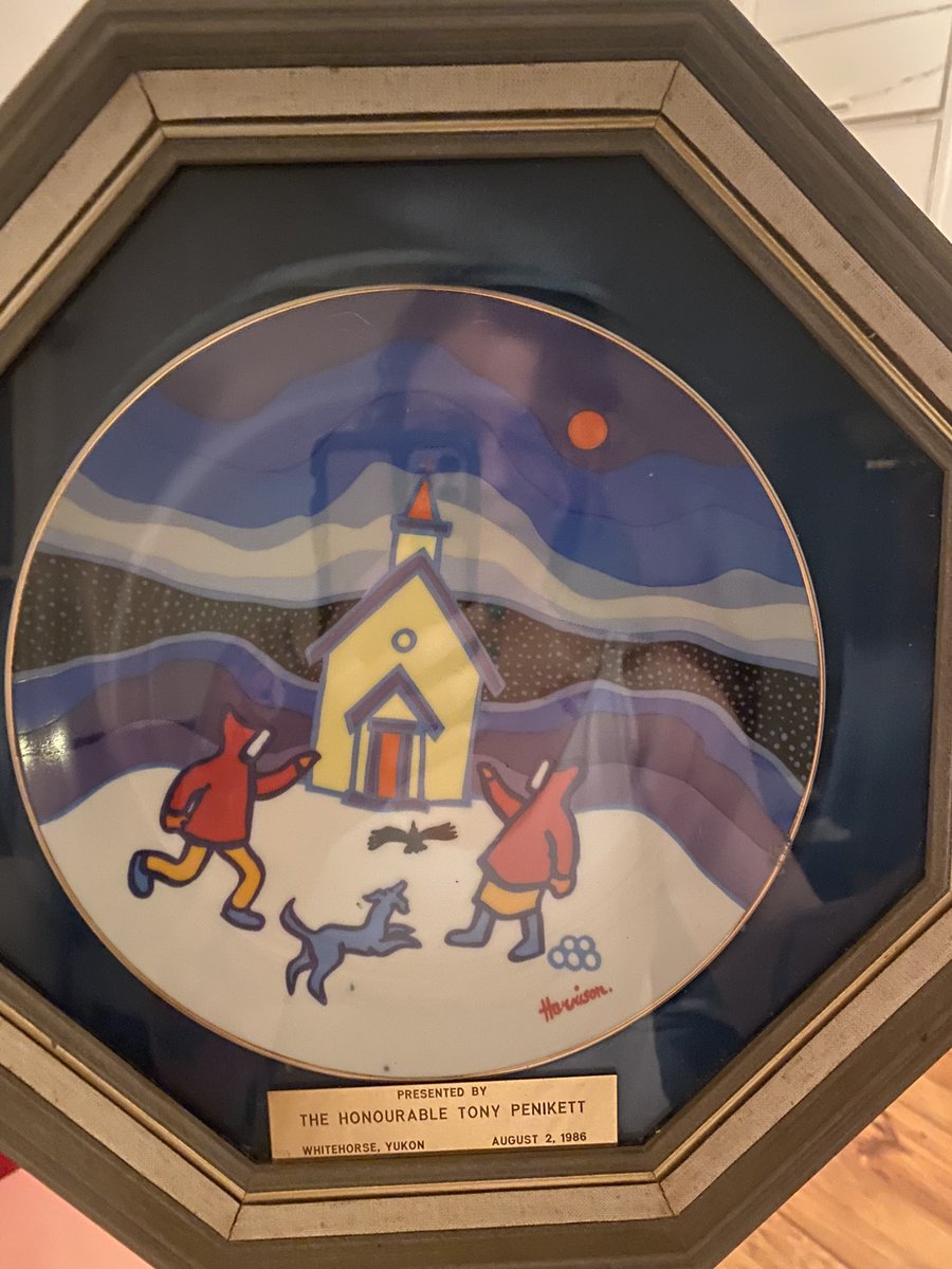 julescan337's tweet photo. @TahmohPenikett in 1986 your dad gave my dad a plate #thingsyoufind https://t.co/XQTd3uN3BY