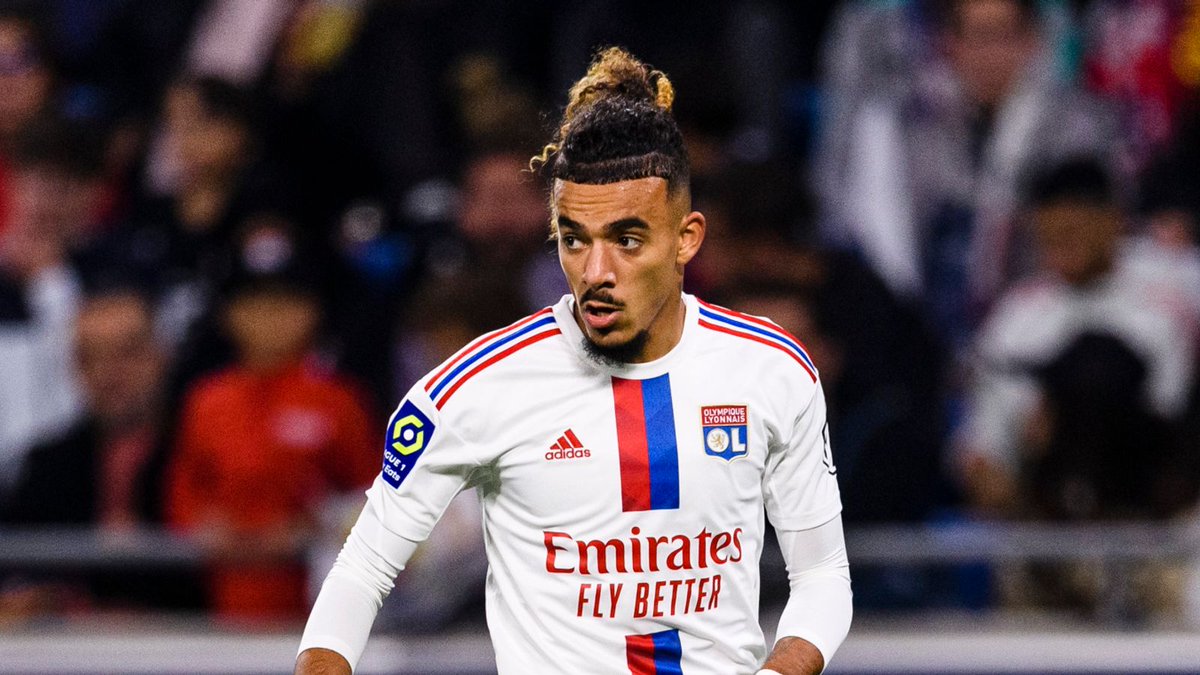TurkiyeSky's tweet photo. Chelsea sağ bek Malo Gusto için klübü Lyon ile 26.3 Milyon Pound karşılığında anlaşmaya vardı. Oyuncu sene sonuna kadar Lyon'da oynamaya devam edecek. https://t.co/2ICiU3LMOj