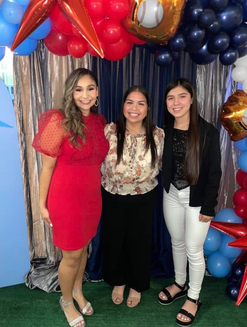 _kyrstenperez's tweet photo. Honored to be one of the 3 San Diego Girls picked to be apart of the South Texas Preseason All-Star Team! Thank you @cchooks for the amazing oppurtunity to be around such awesome athletes and recognizing us for our hard work! 🫶🏼🥎 https://t.co/Xp7N7iMu91