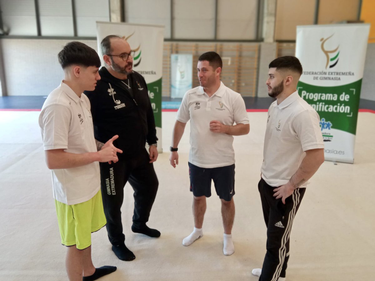fmolinaalen's tweet photo. Gran jornada de tecnificación de la @GimnasiaFdex con @DXTextremadura . Gracias a la @RFEGimnasia y su técnico @IsaacBotella acompañado por los gimnastas @sergiogym4 y Daniel Carrión. https://t.co/nTDughXs5d