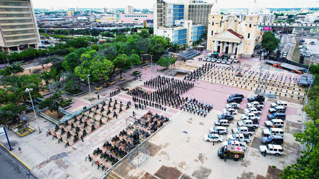 IvonneTcnel's tweet photo. Por instrucciones de  nuestro Comandante en Jefe @NicolasMaduro la #FANB en perfecta Unión Cívico-Militar-Policial desplegada en los cuadrantes de paz, brindando paz y sosiego a la población  #VenezuelaTerritorioDePaz https://t.co/3lCfMAbt1m