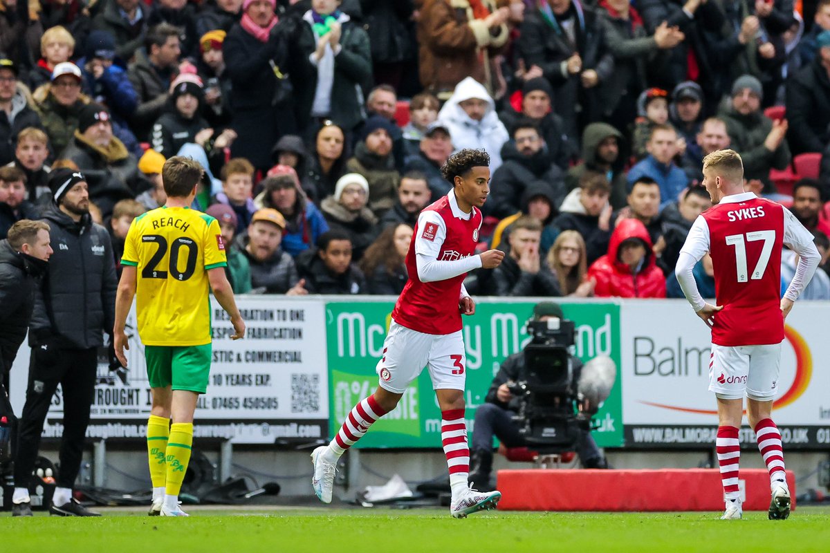 Proud day for me to make my <a href="/BristolCity/">Bristol City FC</a> debut. Been injured for over a year, a lot of hard work and sacrifices have been made for this moment. Thankyou to the fans for the support🙌🏽❤️. This is just the start !