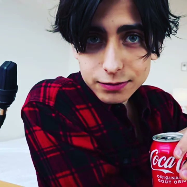 MarinavRooyen's tweet photo. Live 110, new haircut looks good @AidanRGallagher , thank you for always being you and letting us into your life!! #thisishiome #thisisfamily #SaturdayVibes #torontolife #music #bestmodsever @Elvira_Agreste 🍋🤗 https://t.co/l5ndkWS5MF