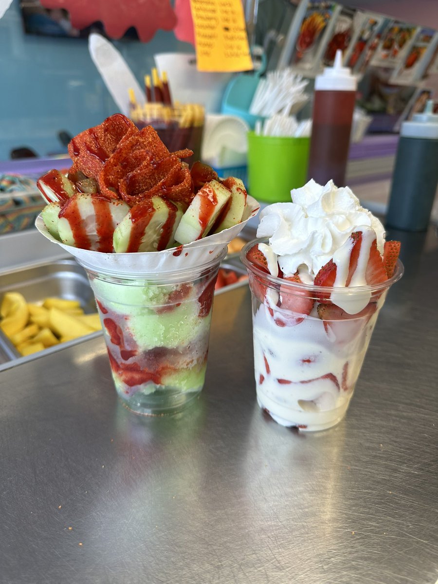 IceIceBabySA's tweet photo. #JustMade Cucumber-dilly 🥒 & Fresas con crema 🍓 https://t.co/h1y4t2aMhA