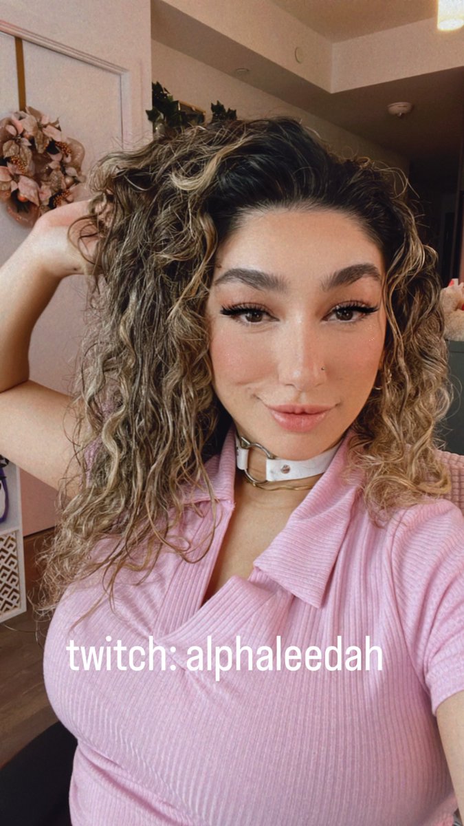 alphaleedah🧘🏻‍♀️ on Twitter: "does pink look cute on me? hmm or should