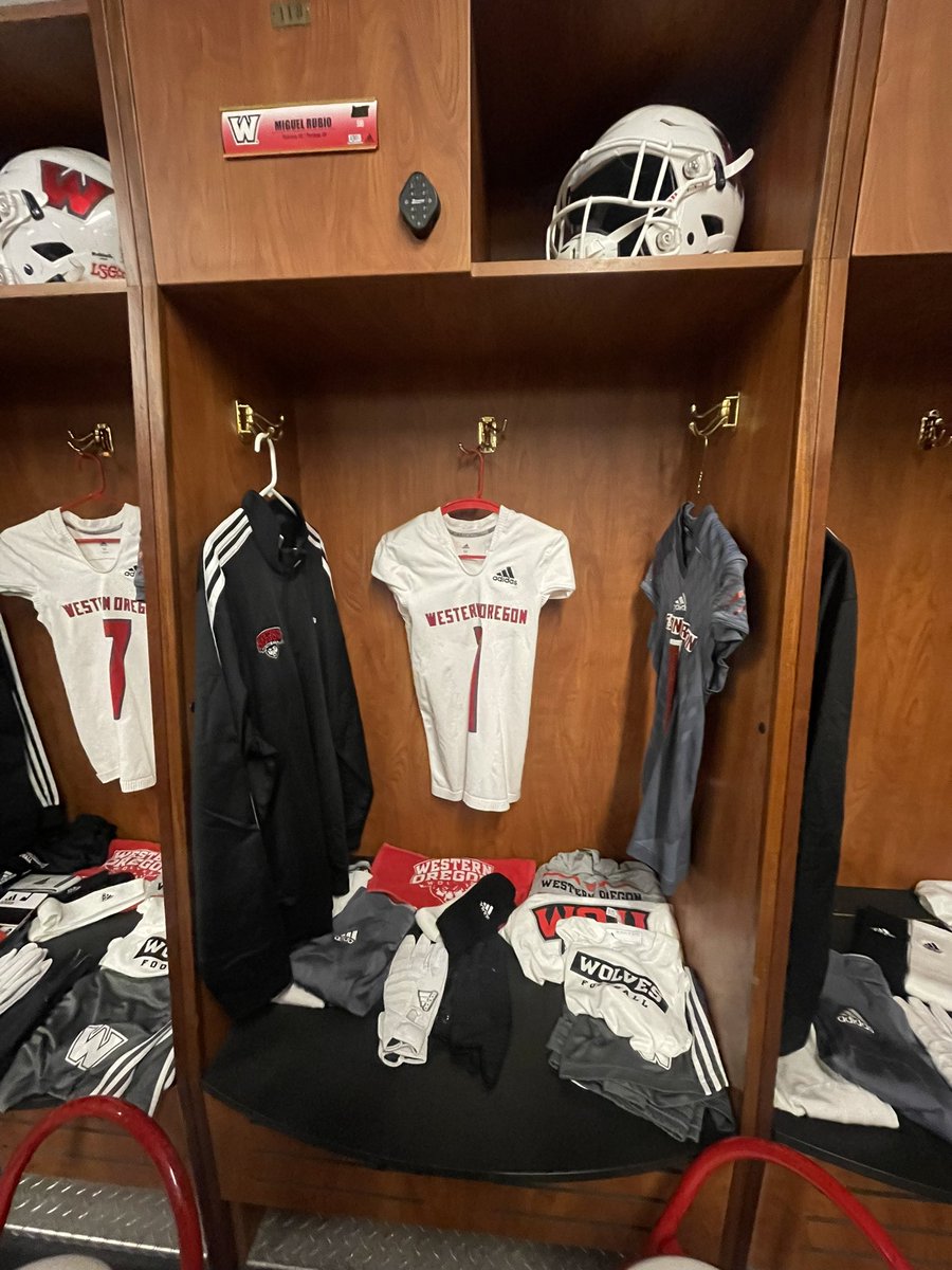 I had amazing time visiting Western Oregon University, AND after great conversation with <a href="/MattOverlin/">Matt Overlin</a> <a href="/ArneFerguson/">Arne Ferguson</a> I’m excited to say that I have been offered by <a href="/WOU_Wolves/">Western Oregon Wolves Athletics</a> ! #AGTG #Savagenotaverage <a href="/JustinLeathers/">Coach Leatherman</a> <a href="/ickeywoods83/">Grind Time Fit</a> <a href="/CoachRubidoux/">Coach Rubio</a> <a href="/Ralph_Lam21/">Ralph_Lam</a>