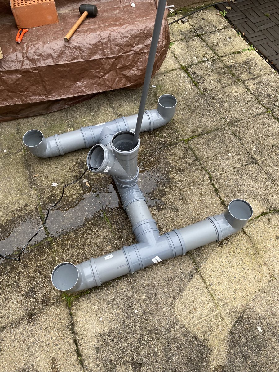 dakoller's tweet image. I finished today an #systemtest for my first #hydroponics tower, following the tutorial from @clohofficial . Everything worked and with about 22l water in the base the whole setup was very stable. Next step: make it look better &amp;amp; put plants in