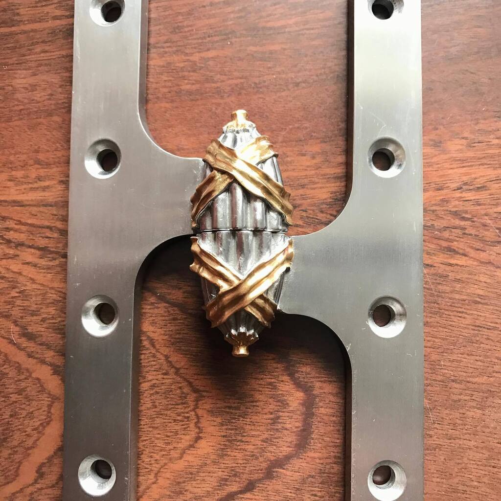 Olive knuckle hinges and American pattern Paumelle hinges are a staple of the Von Morris brand and have been for more than 25 years. As always they are made with the highest quality materials. Solid forged brass and stainless steel. The bearings are made… instagr.am/p/Cn-H1eSpGmF/