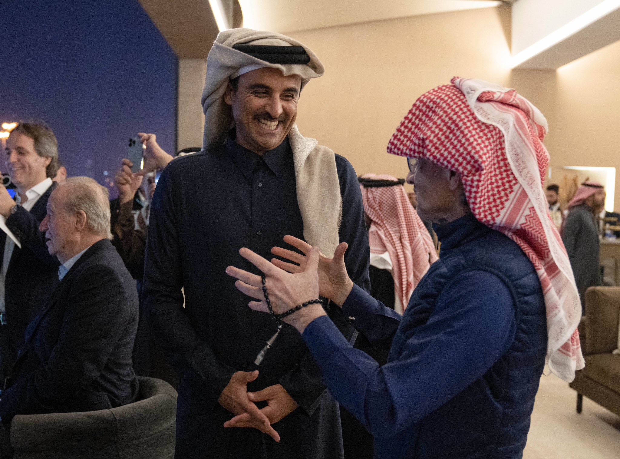 أمير قطر مع الوليد بن طلال في حضرة ابن سلمان