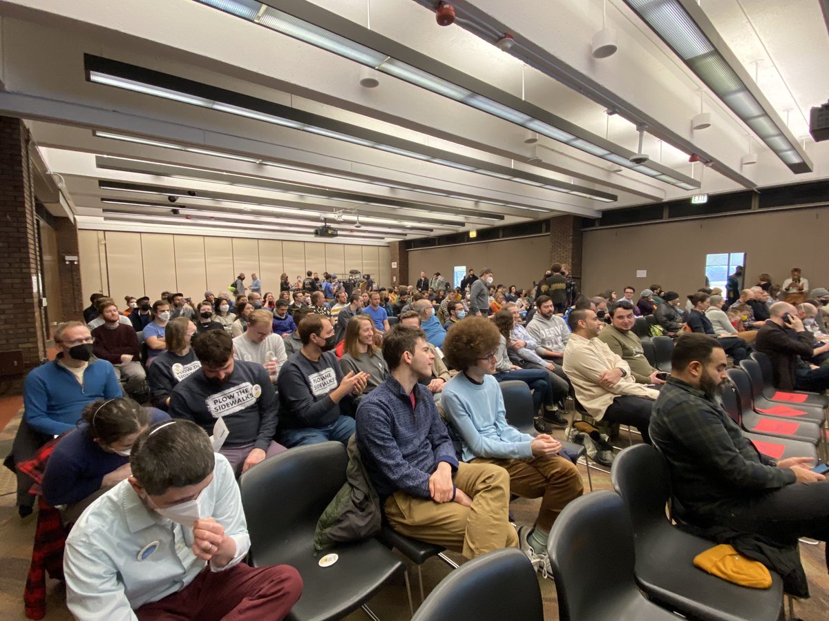 Packed house. Willie Wilson is up first. #Chicago #Transit #cta watch live youtube.com/watch?v=5oR6ux…