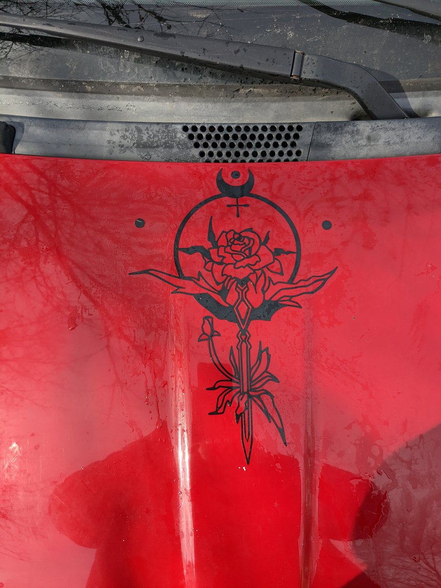 ArtistNyx's tweet photo. Check out the sticker I put on my car!

I got this car back in May, and IMMEDIATELY named her Bela, after the Dimitrescu daughter with the red gemstone

So it was about time she finally got her mark

@BekkaPrewitt I hope you love it as much as I do! https://t.co/OqJBvWKFfr