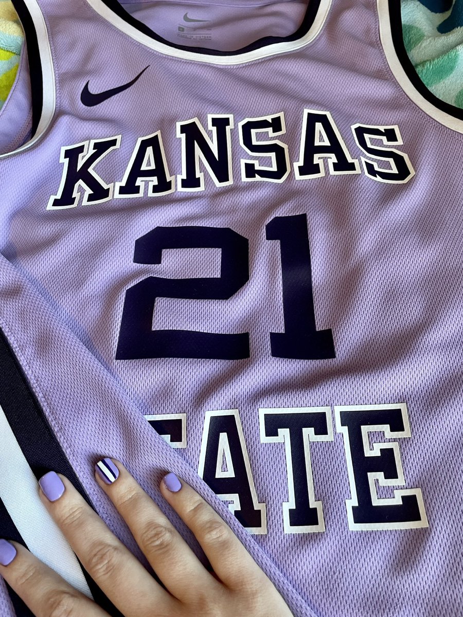 addiechellberg's tweet photo. Lavender night! #KStateMBB #EMAW https://t.co/XdX8JuKUqL