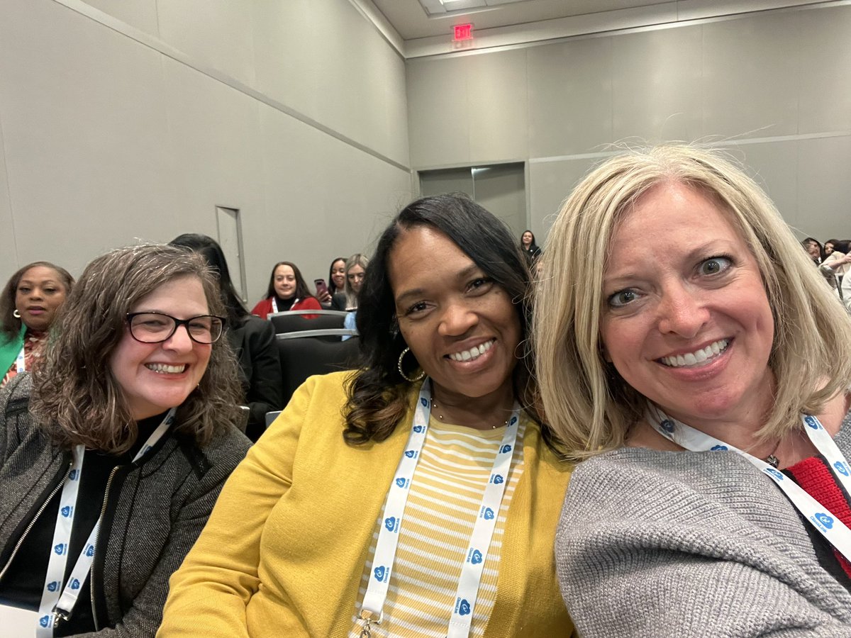 Crysrommuel's tweet photo. #IamWWORTHIT~ new friends @TCWSETx @olisonsk @ShereeNWB @KEstesJones #BestSession https://t.co/MItb6GNIIo
