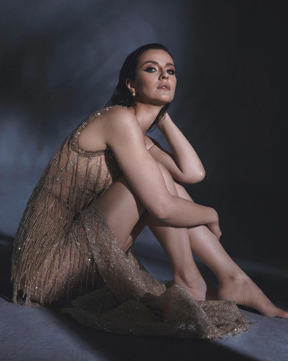 Shisha ustida otirish porno rasmlar Uyda porno videolarni tomosha qiling