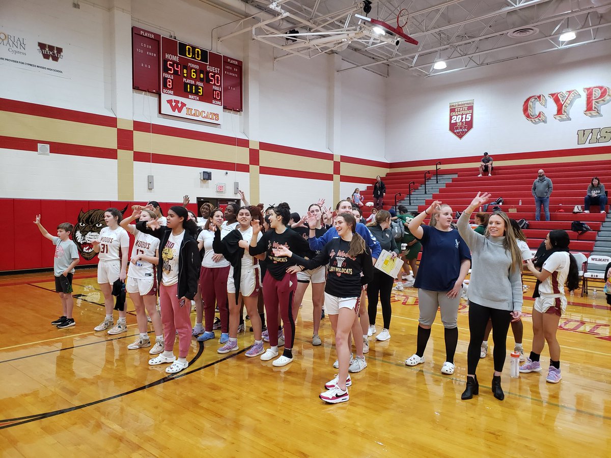 Awesome Double Overtime win by the @CWBballgirls 54-50 over Cy-Falls.
@CW_Athletics @CyWood_Boosters