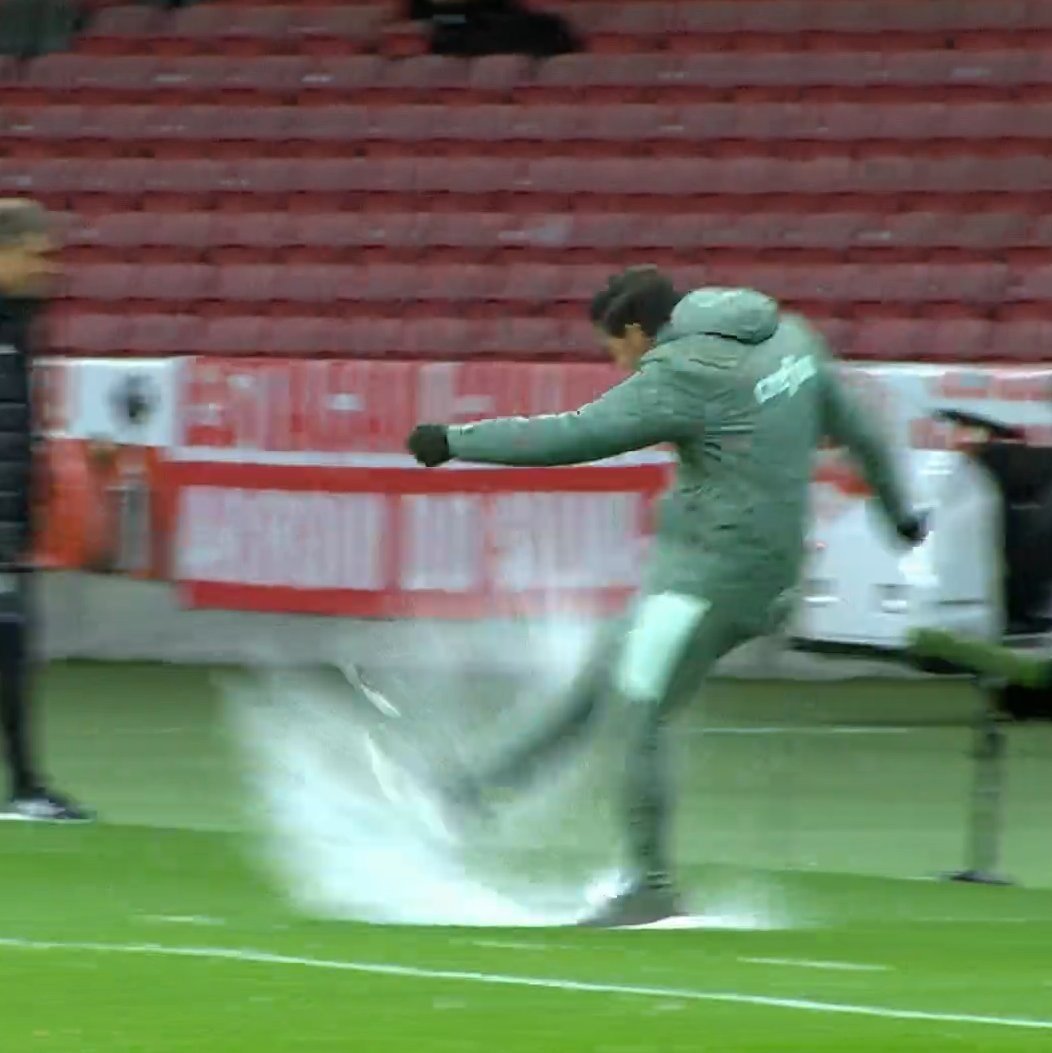 é incrível a semelhança que eu tenho com o Abel Ferreira do anime PALMEIRAS, além de sermos literalmente iguais. Temos o mesmo mindset, ambos somos extremamente loucos e psicóticos em nossa forma de pensar e agir, bizarro. ele me representa muito, somos dois parmera maluco doido