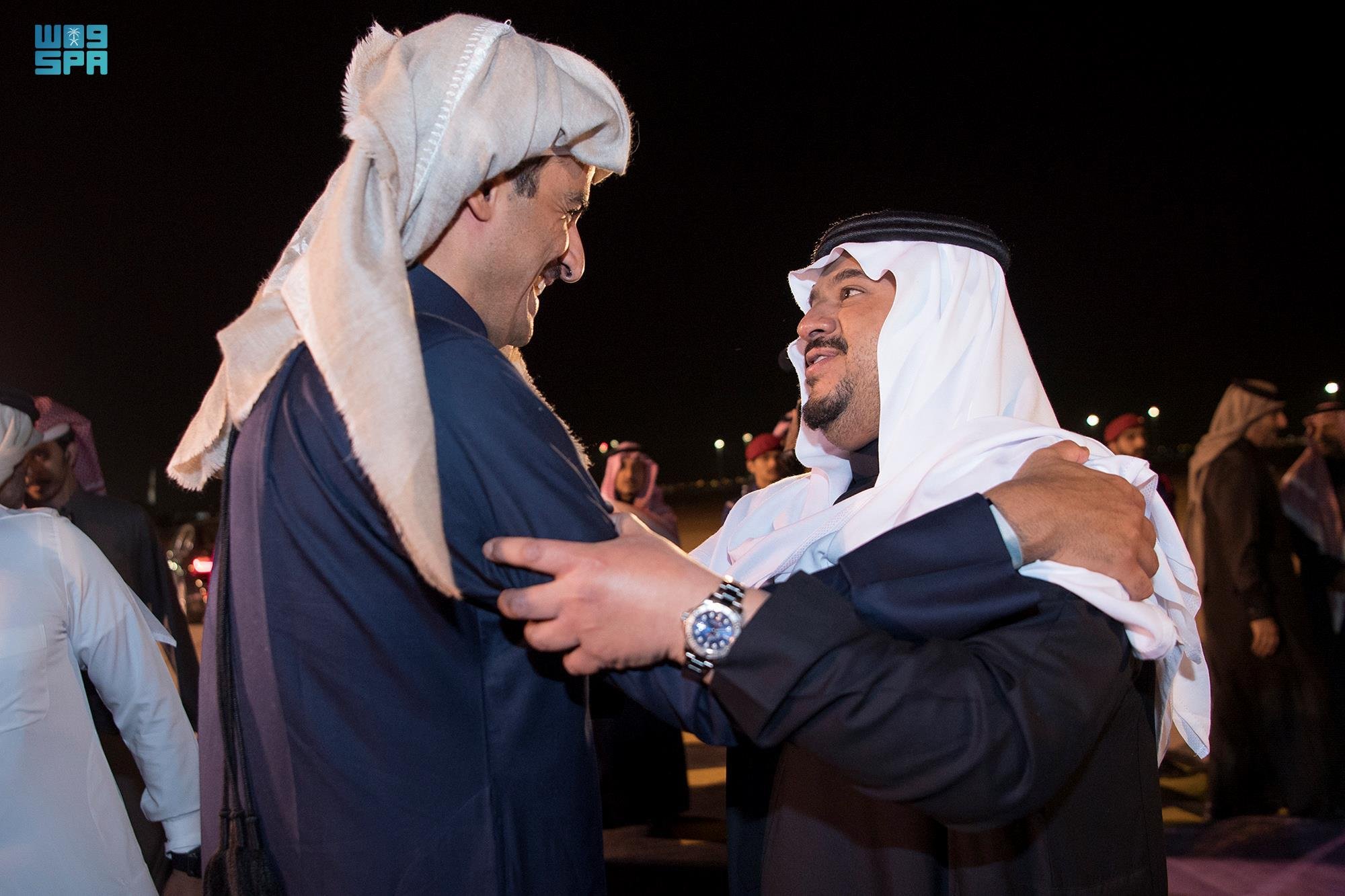 سمو أمير قطر يغادر الرياض، وكان في وداعه سمو نائب أمير الرياض