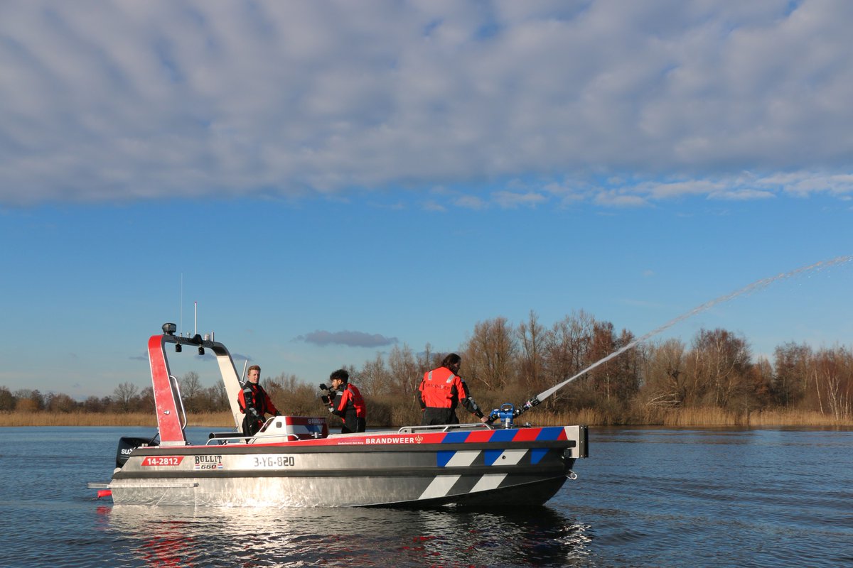 Afgelopen maanden is er hard gewerkt aan de nieuwe brandweerboten voor drie posten in de regio Gooi en Vechtstreek. Deze zijn afgelopen tijd door Alumax afgeleverd.
Vandaag zijn de instructeurs met de nieuwe boten de Spiegelplas op geweest.
brandweernederhorst.nl/introductie-ni…