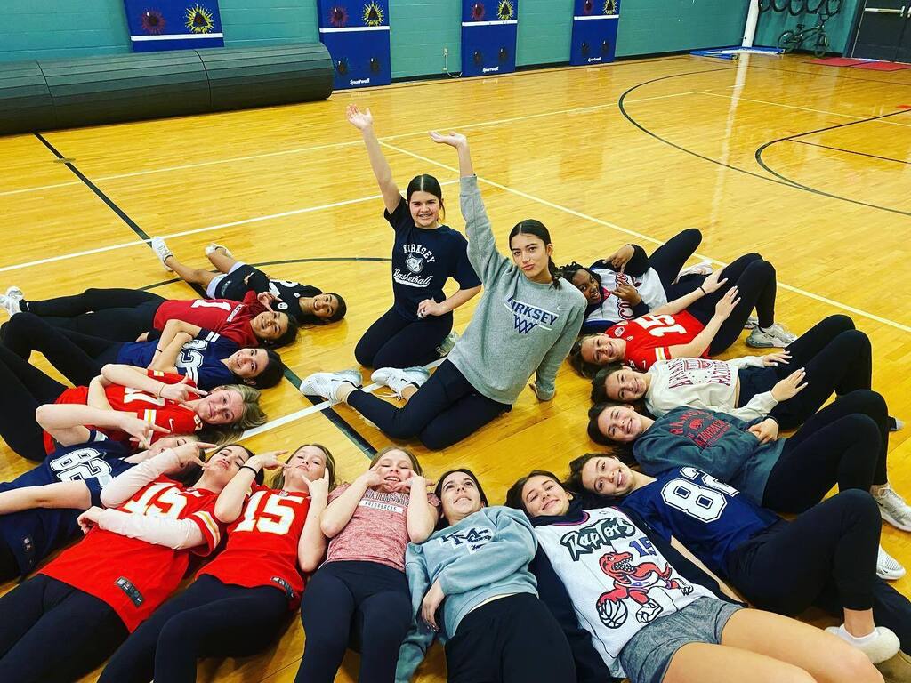 KMSSpiritSquads's tweet photo. Family❤️#wearekirksey https://t.co/AnwRByCwrP https://t.co/lGmtMGvCxG