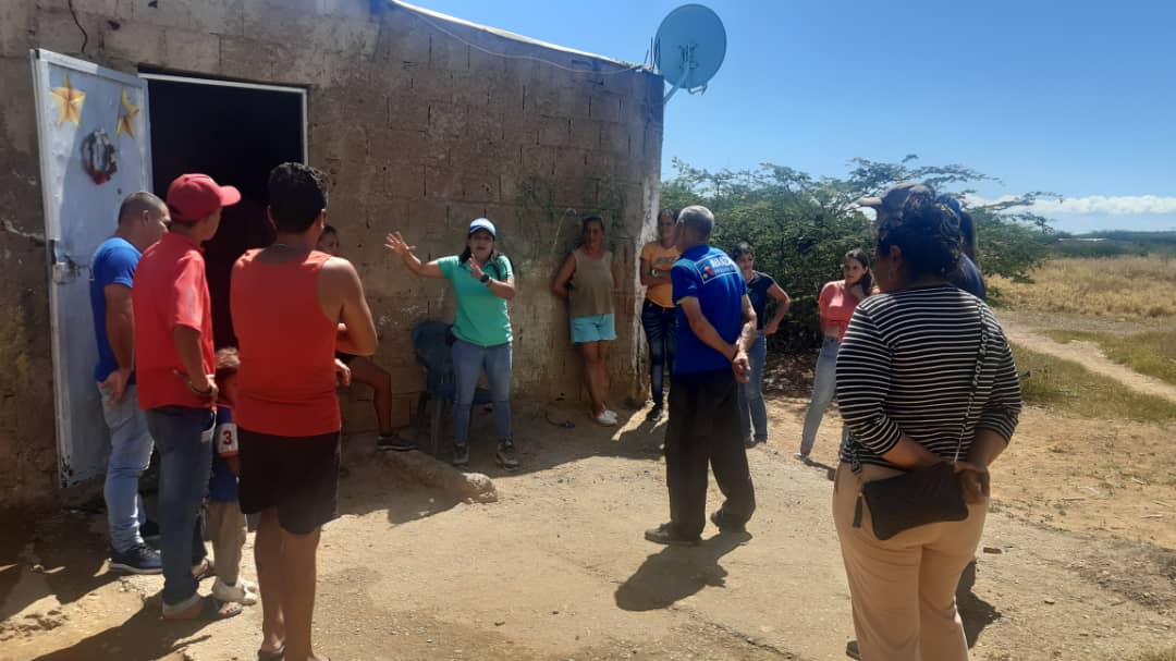APnuevaesparta's tweet photo. Desde las Guevaras Sur en el Mcpio #Diaz nuestra Sec. gral @MairaDelJesusAP junto a miembros del CEM visitaron la comunidad para seguir trabajando en función del cambio nacional en 2024 así como exigir al alcalde soluciones para la comunidad.. https://t.co/Xxi6wgcek5