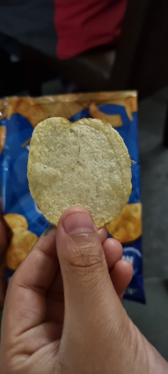 AkshatDimri's tweet photo. @walkers_crisps 
Our lovely little heart-shaped crisp 😍 https://t.co/kRIDUCpGR6