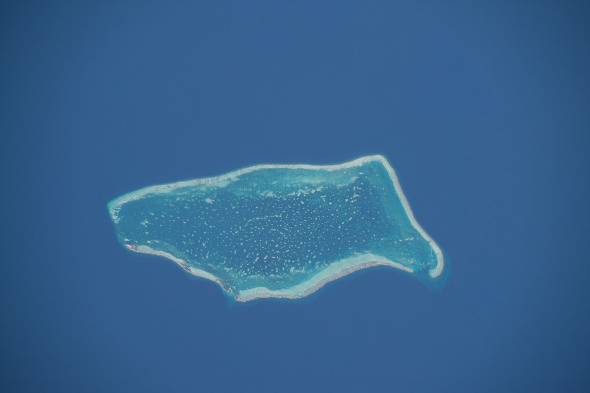 DaveAtCOGS's tweet photo. Off the coast of Belize (pic 1) are #LighthouseReef - #BlueHole (pic 2), #TurneffeAtoll (pic 3), and #GloverReef. (pic 4) The hi-res (taken 22 Jan 2023, by @JAXA_en astronaut @Astro_Wakata) are available via orange pins on map https://t.co/j4W9w72ghU. https://t.co/p8UtcPI567