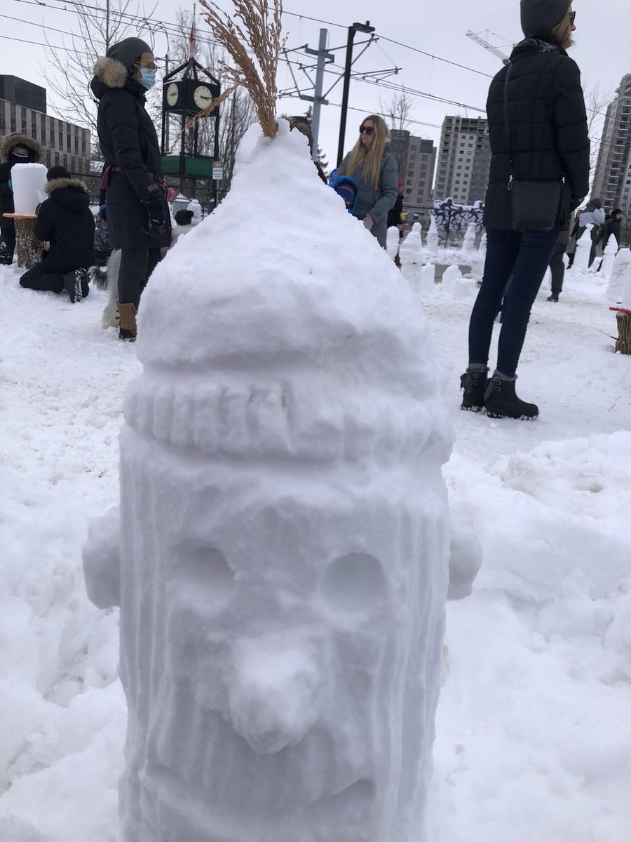 ESL_fairy's tweet photo. Adorable snow sculptures in uptown Waterloo today. #Winterloo https://t.co/2nio8B8tg8