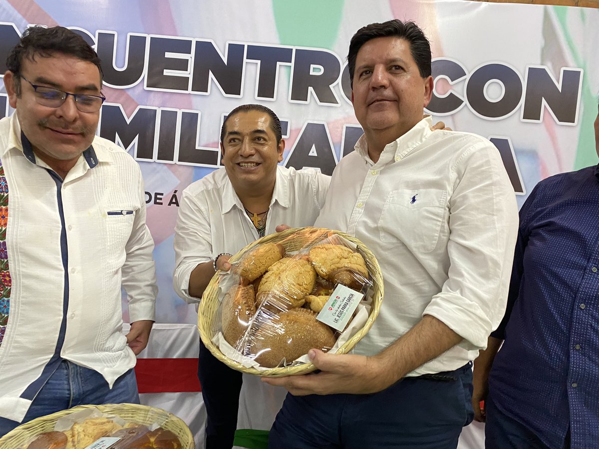 Tuvimos un gran encuentro con la militancia priísta de Chilapa. Saludamos a muchas amigas y amigos que hacen la talacha del partido. Les reconocimos su trabajo y nos trazamos una ruta para triunfar en 2024. Aquí está el PRI, unido, fortaleciéndose y con una ruta ganadora.