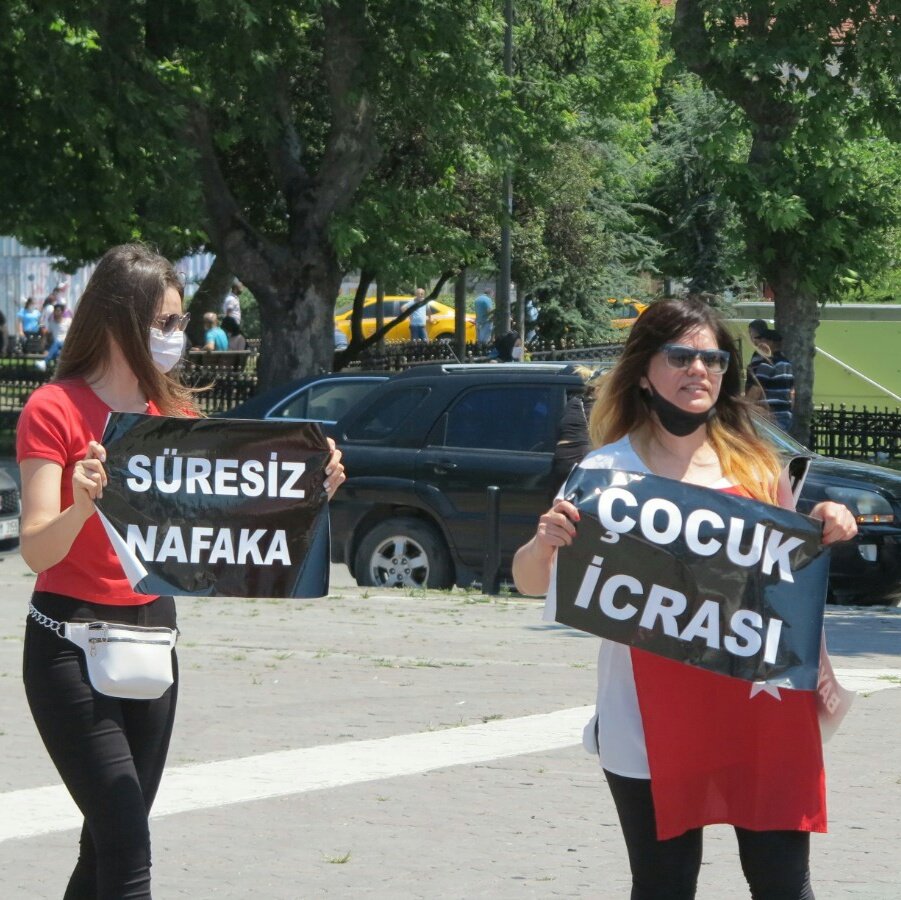 BirMagdur135's tweet photo. Erkekleri hapise, kadınları sokağa, çocukları uyuşturucu ve terör örgütlerine teslim etmenin yolu 6284 kanunundan geçiyor!

Not:Küresel şeytan-i çete; bilimi, doğayı çocukları,kadınları,erkekleri ve hayvanları kendi emelleri doğrultusunda kullanır! #6284Öldürür https://t.co/u8bsDl1PbO