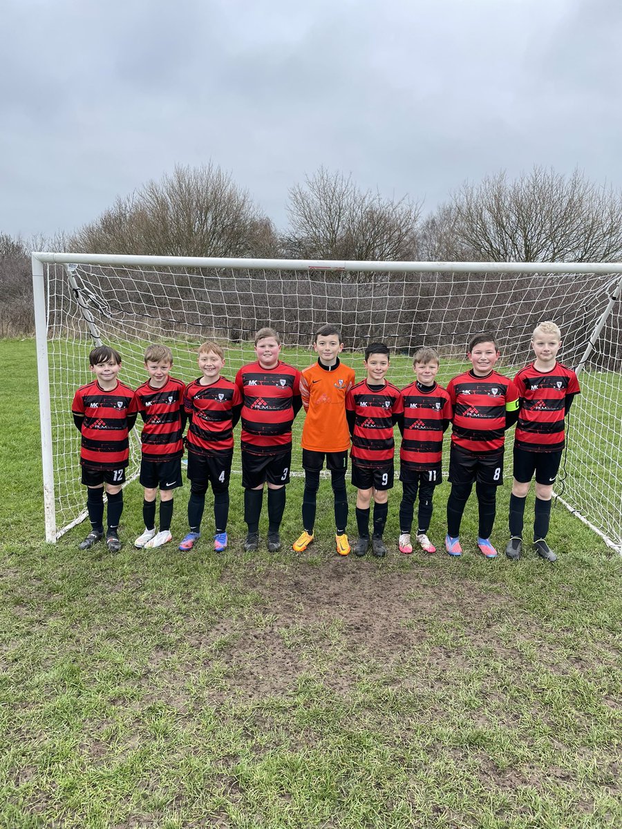 Was good to finally have a game with this lot again today. 2-2 draw with Runcorn linnets. Both teams put a shift in. Shout out to both teams goalkeepers who were superb throughout pulling off some great saves 🔴⚫️⚽️