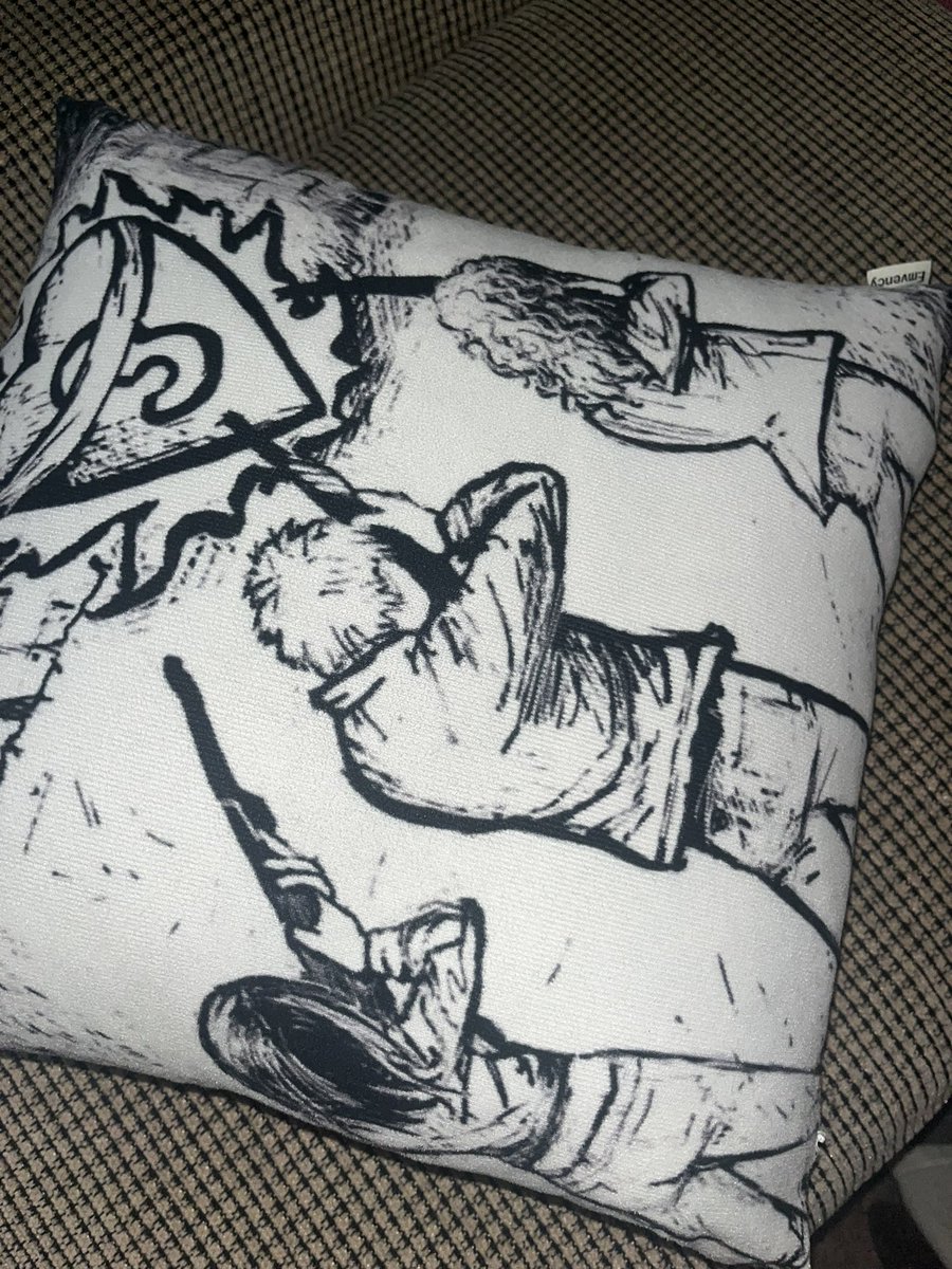 divinelyfiery's tweet photo. ⟡       I never showed y’all my pillowcase.🥺🫶🏻 https://t.co/sRwzTpMRIa