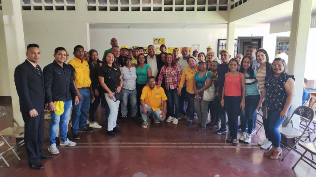 #28Ene Formando nuestra militancia para cambiar conciencias y servir 'Más y Mejor a Venezuela ', en taller de DDHH en compañía del coordinador Político Regional Abg. Fernando Serrano en municipio #ADO.  @PJFamiliarNac
@ActivismoPJ @TomasGuanipa @paoladealeman @rrleonp