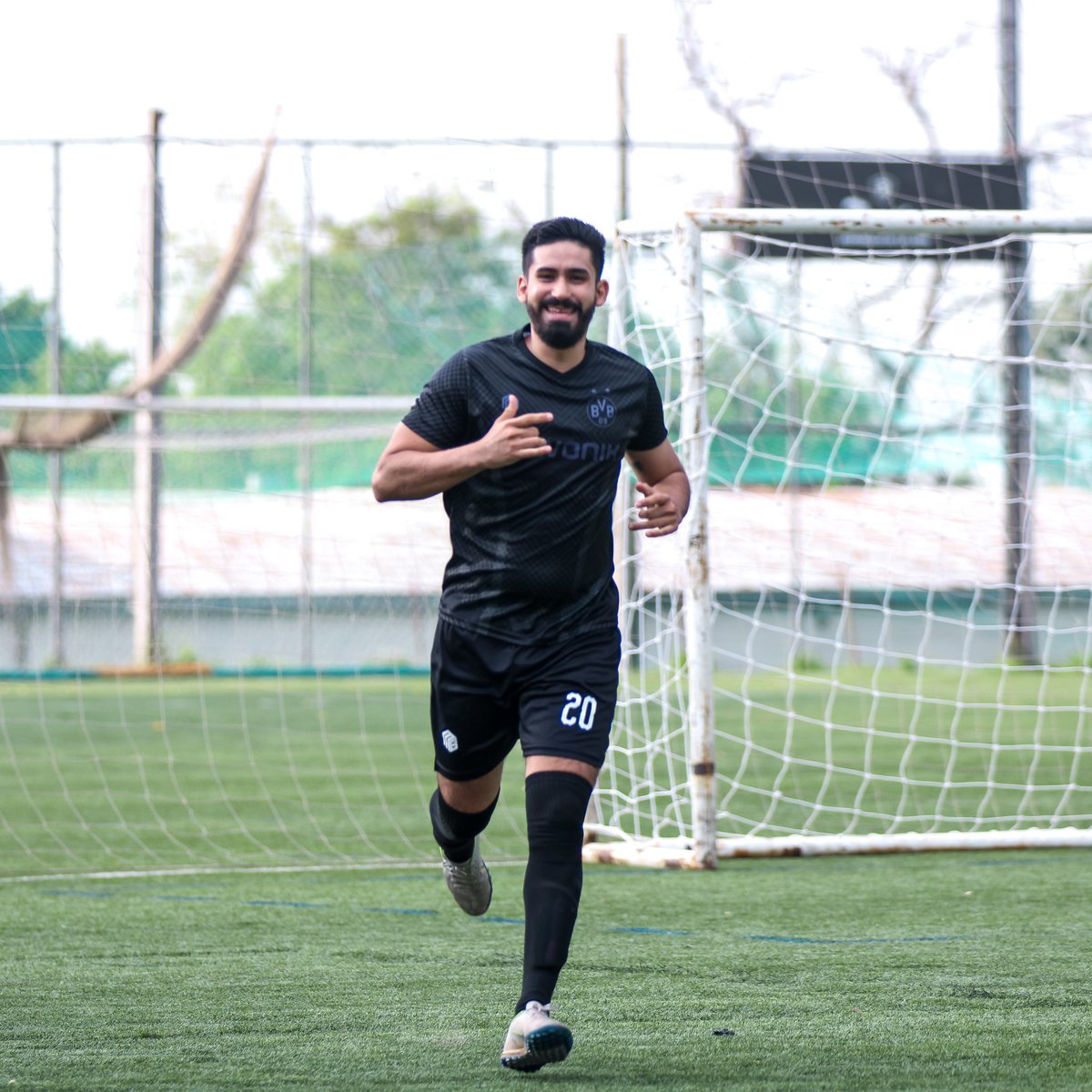 El primer cruce estuvo a la altura de todo lo que esperábamos, ocasiones en ambas áreas, divididas en el medio y espectacular actuación de los arqueros ⚡🔥

Fue 2 a 2 entre <a href="/GaiosFc/">GaiosCF</a> y <a href="/BDortmund023/">Borussia Dortmund</a> 🧐

¡Se define en una semana!
#Superliga ☀️🏝️🍺