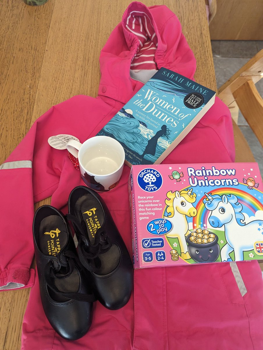 DrJenniferPless's tweet photo. I love a rummage in a charity shop. No need to buy new when you can find treasures like this for £4.30! 

#charityshopfinds #secondhand #charityshoptreasures #absolutebargain https://t.co/jvwAGLpDmF