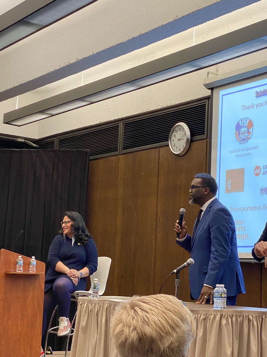 Brandon Johnson speaking now youtube.com/watch?v=5oR6ux… my family relies on public transportation; people don’t feel safe #SafeStreetsChiForum #transit #Chicago #cta