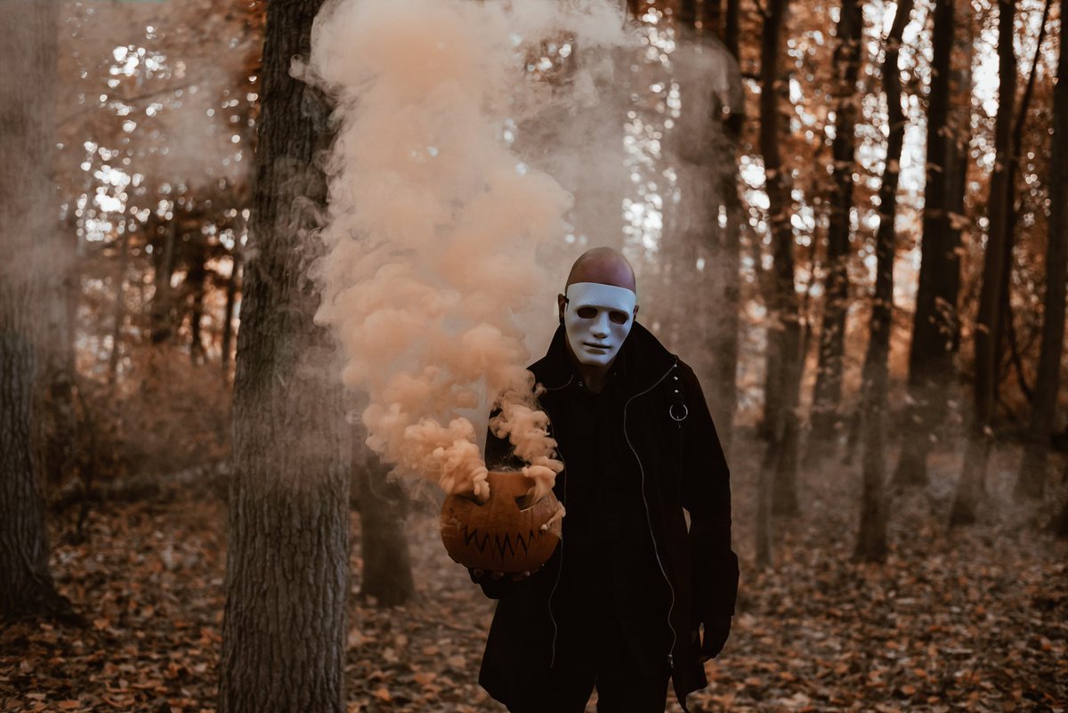 Bani100709's tweet photo. Halloween is every day

#pumpkinnight #photo #HorrorArt https://t.co/O9AiWZZPM5