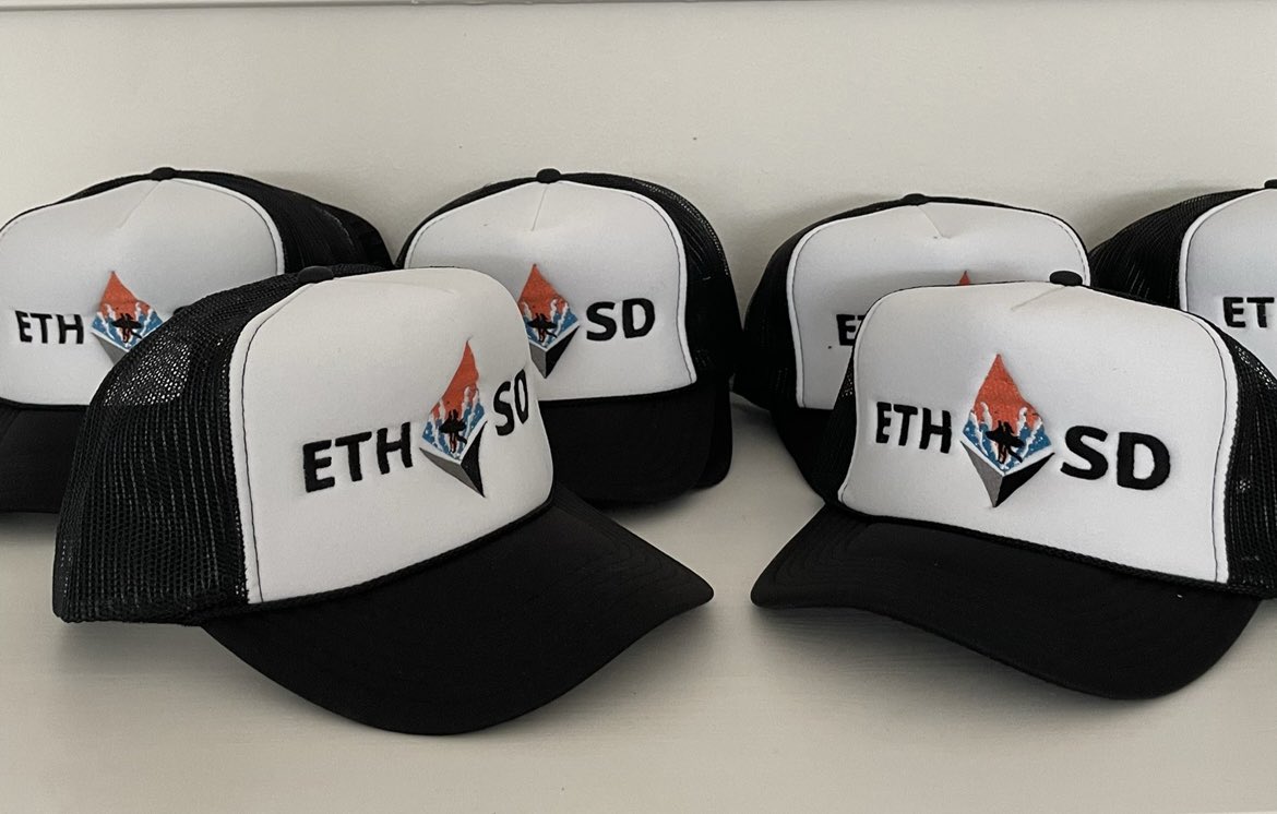 ETHSanDiego's tweet photo. 5 followers away from 1k!

1000th follower gets an ETH SD hat shipped to them 🧢 https://t.co/TUFBElONIy